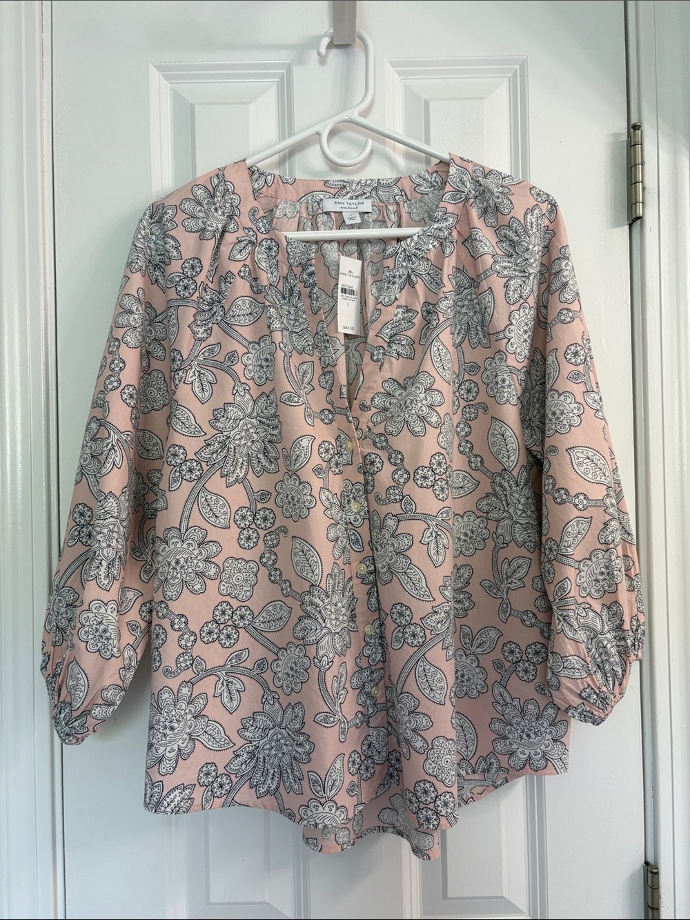Ann Taylor Weekend Collection Blush Pink Floral Peasant Top with Front Buttons